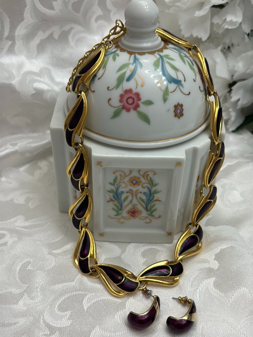 TRIFARI TM ENAMELED NECKLACE & POST EARRINGS SET